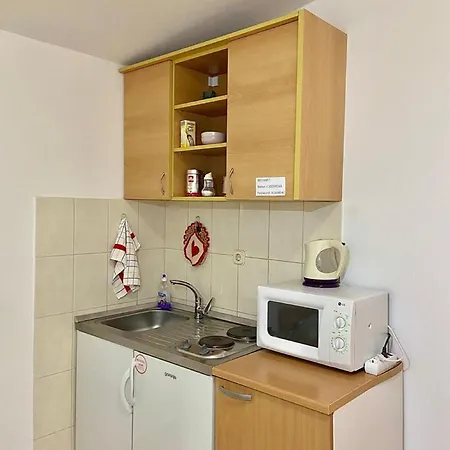 アパート Tiho & Jelena